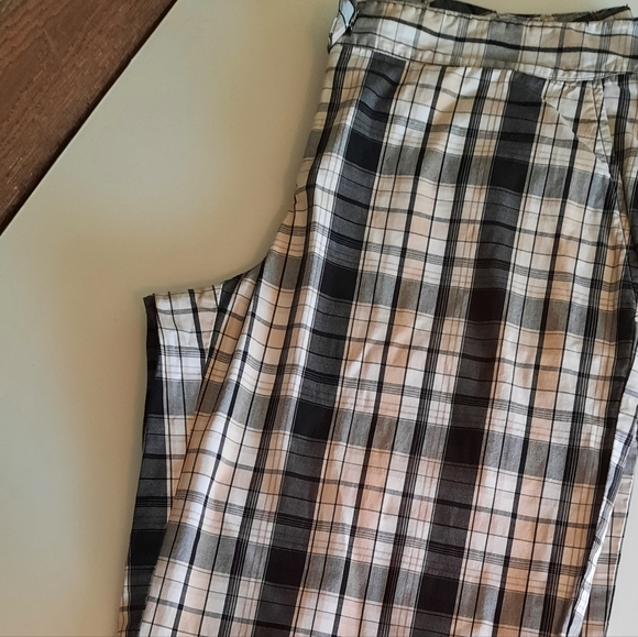 Izod Size 8 Checked Golf Capris - Picture 2 of 7